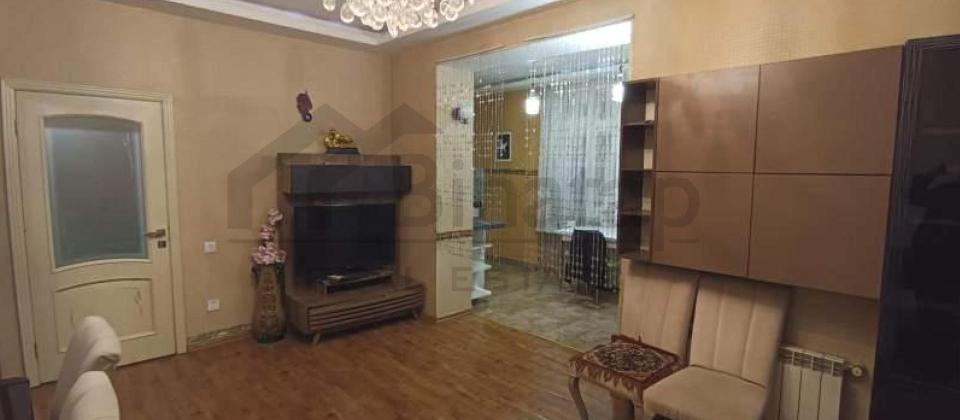 Azadliq prospekti, ABŞ Sefirliyinin yani, 28 May m/s yaxin 3 otaqli menzil satilir/100 kv.m. - 4