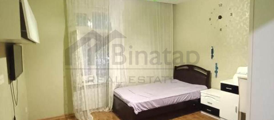 Azadliq prospekti, ABŞ Sefirliyinin yani, 28 May m/s yaxin 3 otaqli menzil satilir/100 kv.m. - 8