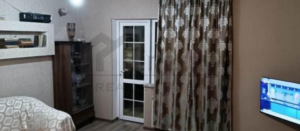 Qaraçuxur qesebesi, Turan şadliq sarayinin yaninda 5 otaqli menzil satilir/100 kv.m. - 2