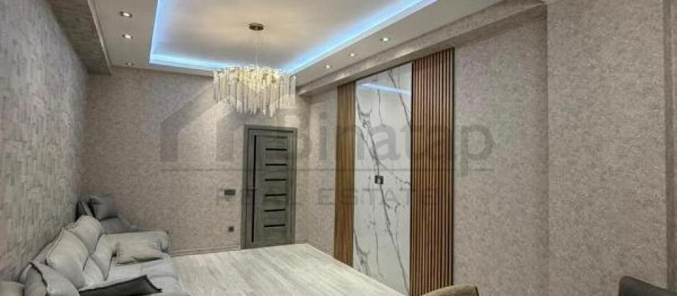 İnqlab, 8 Noyabr ve Tibb Universitetine yaxin 3 otaqli menzil satilir/100 kv.m. - 2