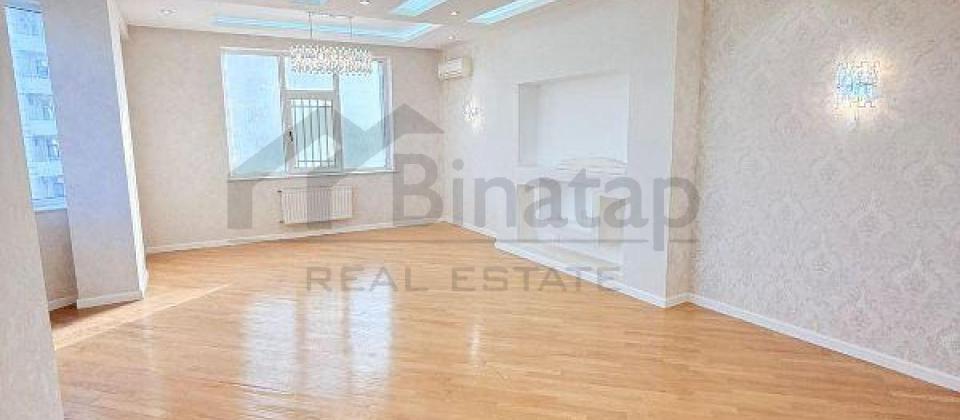 Elmler Akademiyasi m/s ve BDU yaxin 4 otaqlı menzil satilir/190 kv.m. - 2