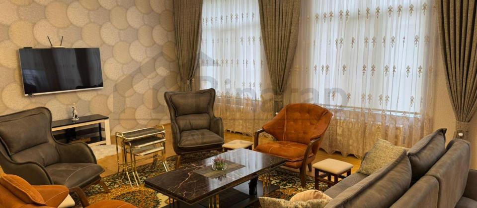 Satılır 10 otaqlı bağ evi 280 m², Novxanı q. - 2