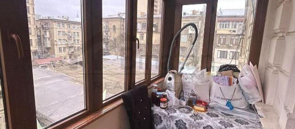 Şahmat Merkezinin yani, Torqovi, İçerişeher ve Nizami m/s yaxin 3 otaqli menzil satilir/107 kv.m. - 12