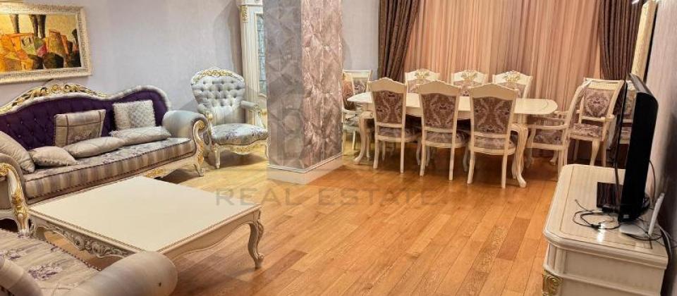 Torqovi, McDonald’s yani, İçerişeher m/s yaxin 4 otaqli menzil satilir/170 kv.m. - 2