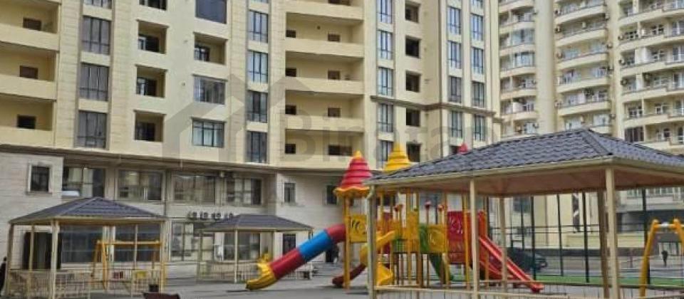 Şerq bazarinin yani, 28 May m/s yaxin 4 otaqli menzil satilir/233 kv.m. - 4