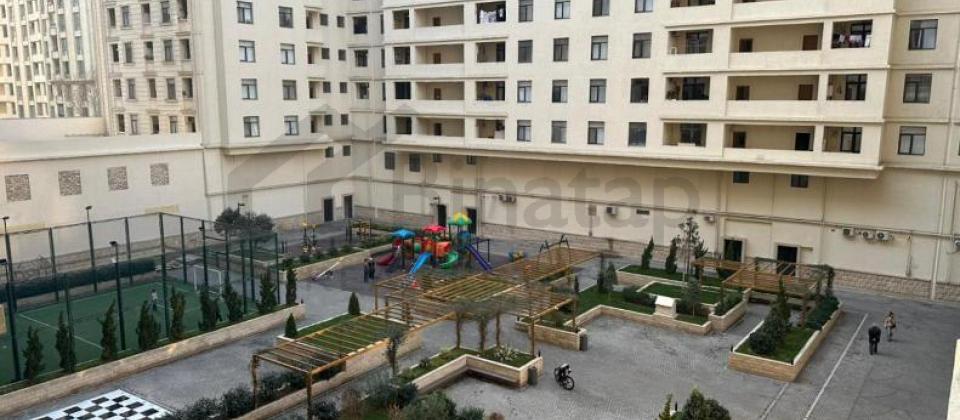 Şerq bazarinin yani, 28 May m/s yaxin 4 otaqli menzil satilir/174 kv.m.