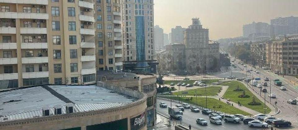 İzmir parki ve Statistika Komitesinin yani, Nizami m/s yaxin 3 otaqli menzil satilir/70 kv.m.