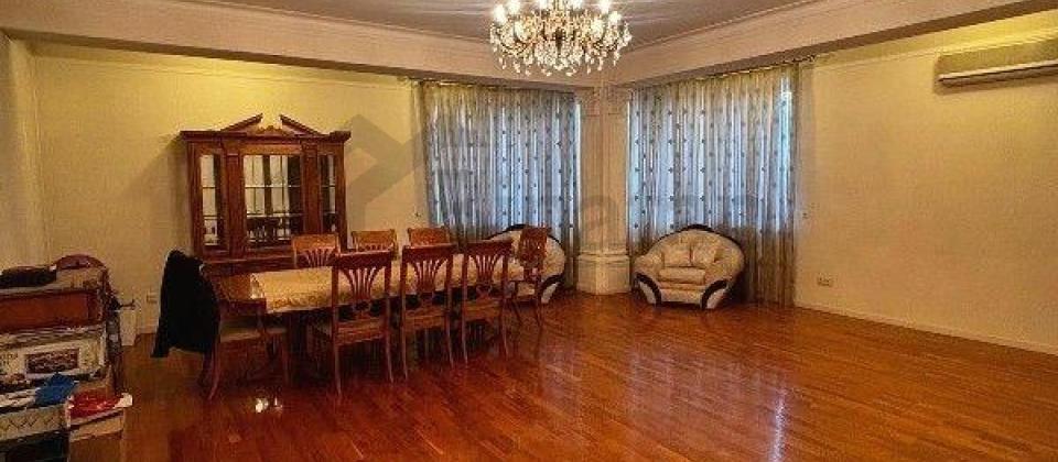 Xarici Diller Universitetinin yaninda 4 otaqli menzil satilir/170 kv.m.