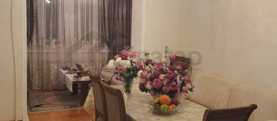 Şerifzade kuçesi, İnşaatçılar m/s yaxin 3 otaqli menzil satilir/70 m2