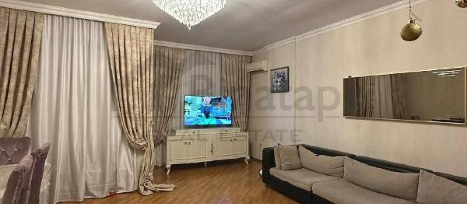 20 Yanvar m/s ve Bravo hipermarketin yaninda 3 otaqli menzil satilir/128 kv.m.