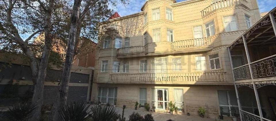 M.E.Resulzade qesebesinde (Vorovski) 20 otaqli villa satilir/800 kv.m.