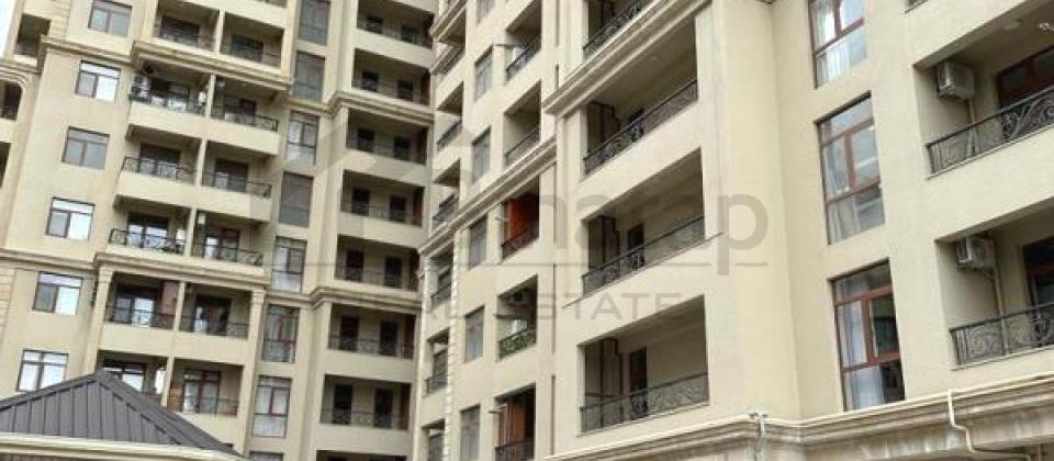 Tibb Universitetinin yaninda 3 otaqli menzil satilir/137 kv.m. - 2