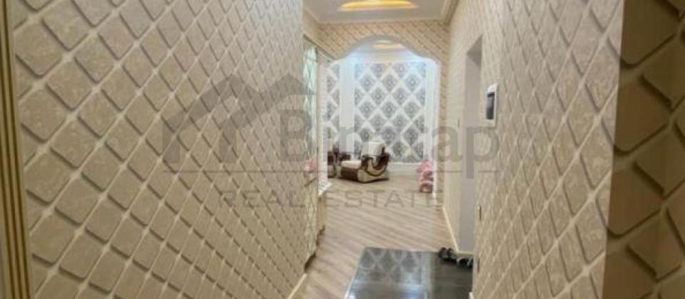 Azerbaycan Universiteti ve Pişevari parkinin yaninda 2 otaqli menzil satilir/93 kv.m. - 6