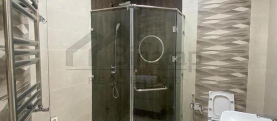 Azerbaycan Universiteti ve Pişevari parkinin yaninda 2 otaqli menzil satilir/93 kv.m. - 12