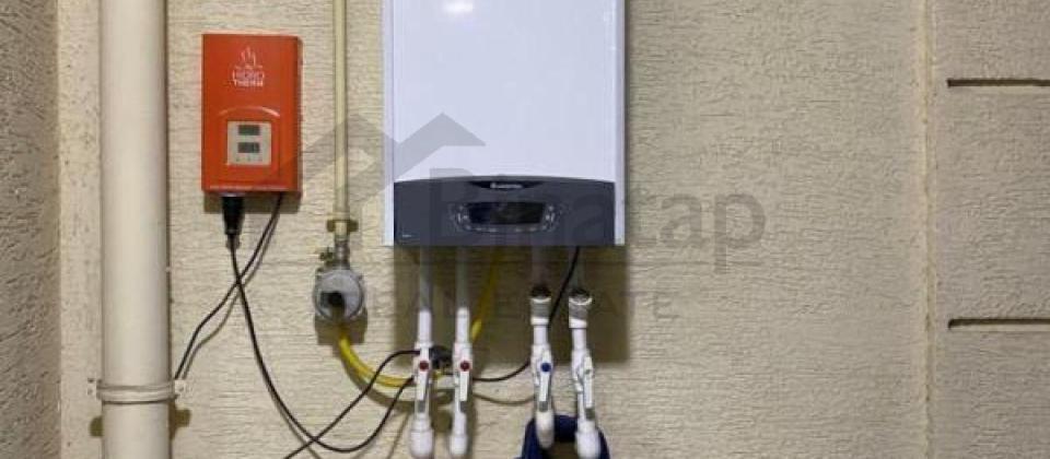 Azerbaycan Universiteti ve Pişevari parkinin yaninda 2 otaqli menzil satilir/93 kv.m. - 14