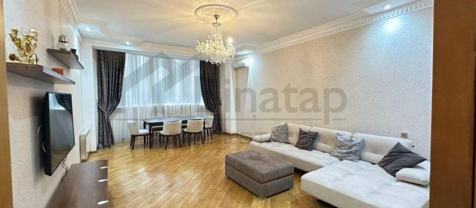 Heyder Eliyev merkezinin yaninda 4 otaqli menzil satilir/170 kv.m. - 2