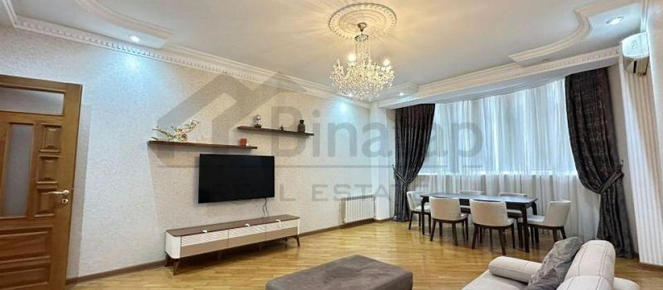 Heyder Eliyev merkezinin yaninda 4 otaqli menzil satilir/170 kv.m.