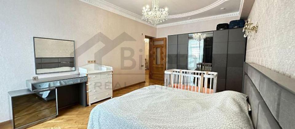 Heyder Eliyev merkezinin yaninda 4 otaqli menzil satilir/170 kv.m. - 4