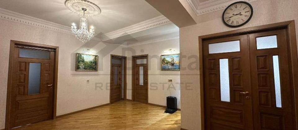 Heyder Eliyev merkezinin yaninda 4 otaqli menzil satilir/170 kv.m. - 8