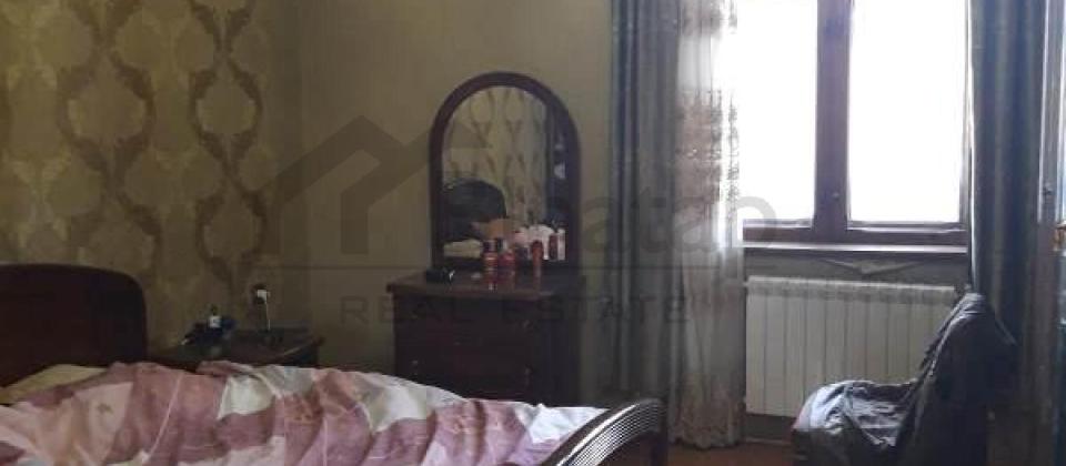 Qubanov, Nizami m/s yaxin 2 mertebeli heyet evi satilir/160 kv.m. - 8