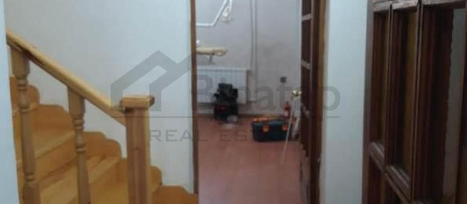 Qubanov, Nizami m/s yaxin 2 mertebeli heyet evi satilir/160 kv.m. - 11