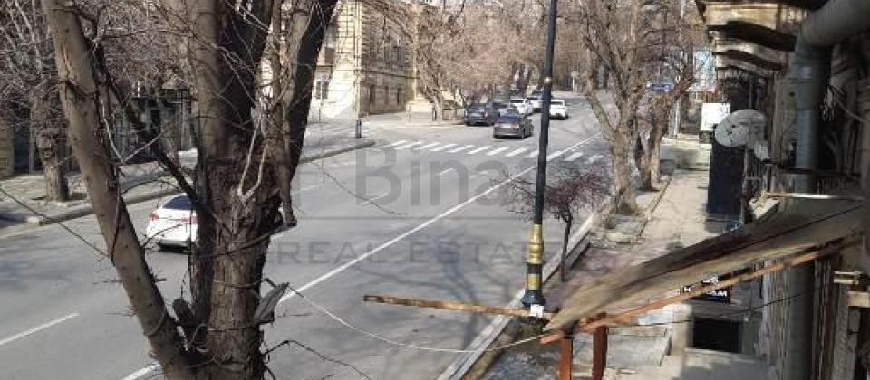 Qubanov, Nizami m/s yaxin 2 mertebeli heyet evi satilir/160 kv.m. - 14