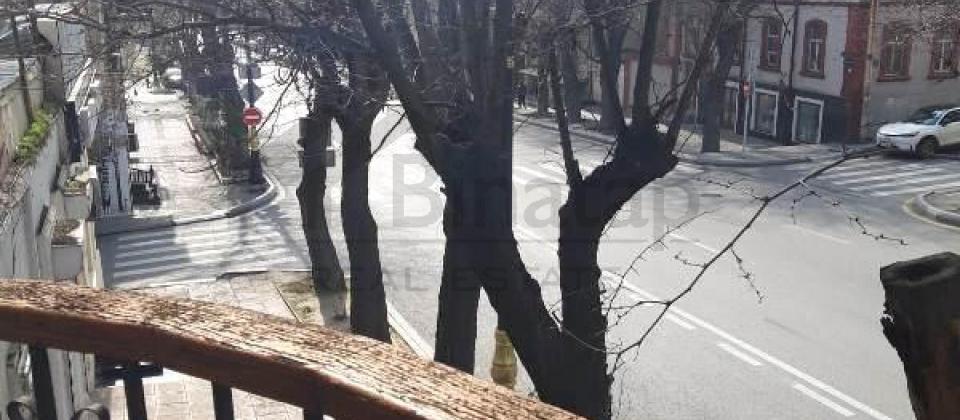 Qubanov, Nizami m/s yaxin 2 mertebeli heyet evi satilir/160 kv.m. - 15