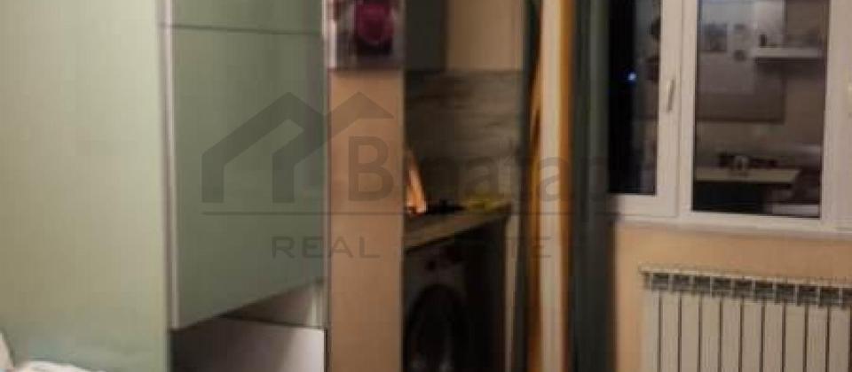 Tbilisi prospekti, 153№li mekteb ve İzmir parkin yaninda 2 otaqli menzil satilir/47 kv.m. - 10