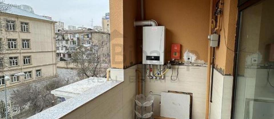 BDU ve Elmler Akademiyasi m/s yaxin 3 otaqli menzil satilir/105 kv.m. - 15