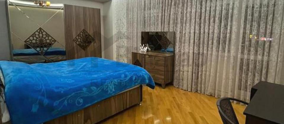 İnqlab, Qafqaz otelin yani, 8 Noyabr m/s yaxin 4 otaqli menzil satilir/207 kv.m. - 5