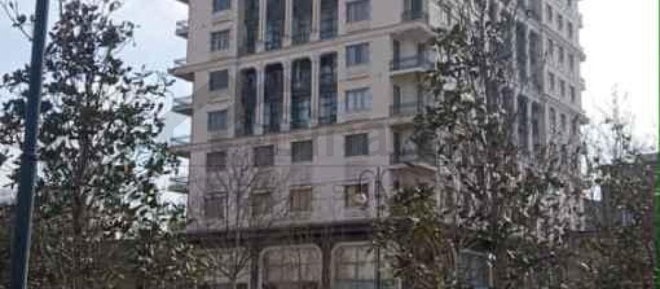 Merkez..! Qiş parkinin yaninda 4 otaqli menzil satilir/240 kv.m.