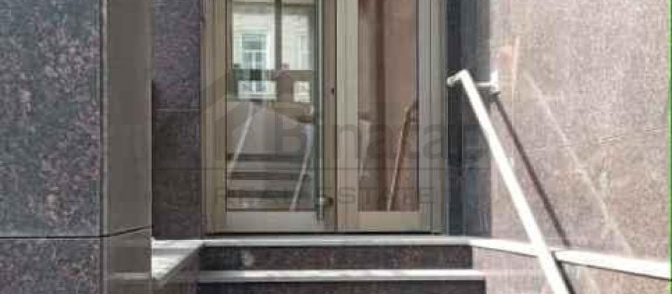 Merkez..! Qiş parkinin yaninda 4 otaqli menzil satilir/240 kv.m. - 8