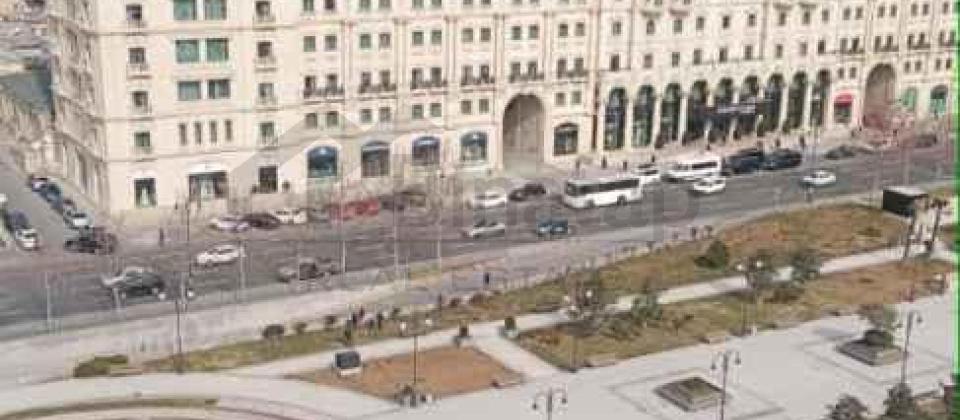 Merkez..! Qiş parkinin yaninda 4 otaqli menzil satilir/240 kv.m. - 14