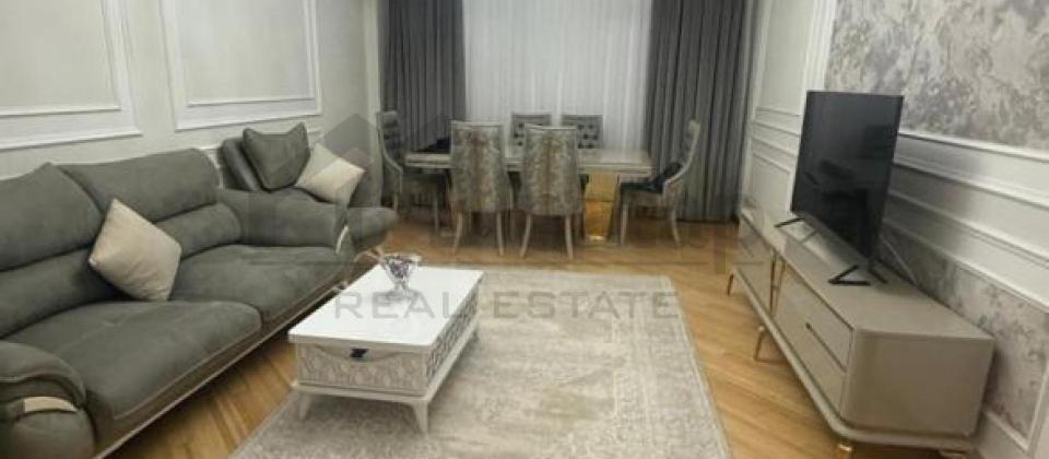 Qish parkinin yani, Nizami ve 28 May m/s yaxin 3 otaqli menzil satilir/140 kv.m.