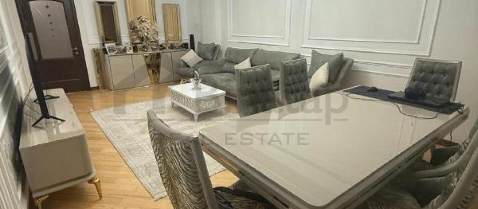 Qish parkinin yani, Nizami ve 28 May m/s yaxin 3 otaqli menzil satilir/140 kv.m. - 2