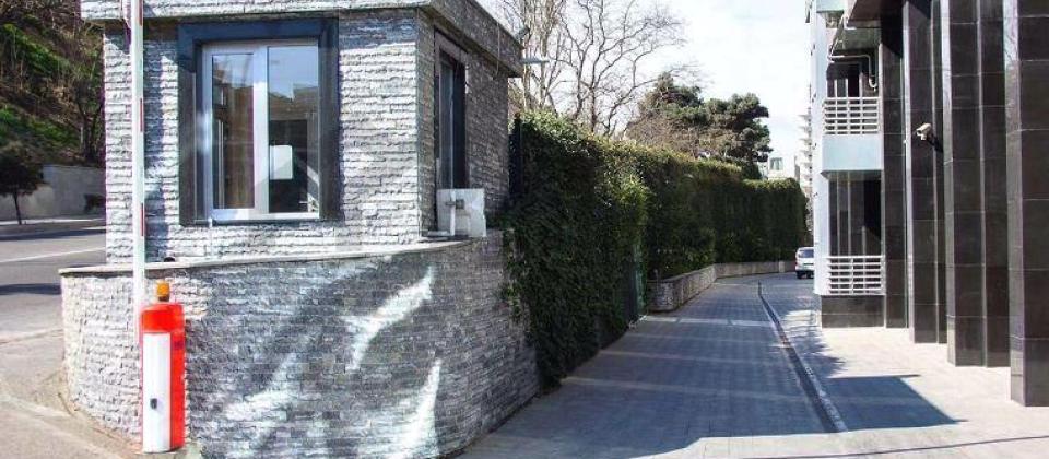 İçerişeher ve Axundov bagina yaxin temirsiz menzil satilir/285 kv.m. - 12