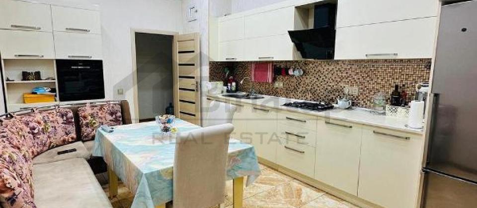 Odlar Yurdu Universitetinin yani, Genclik ve Nerimanov m/s yaxin 3 otaqli menzil satilir/165 kv.m. - 8