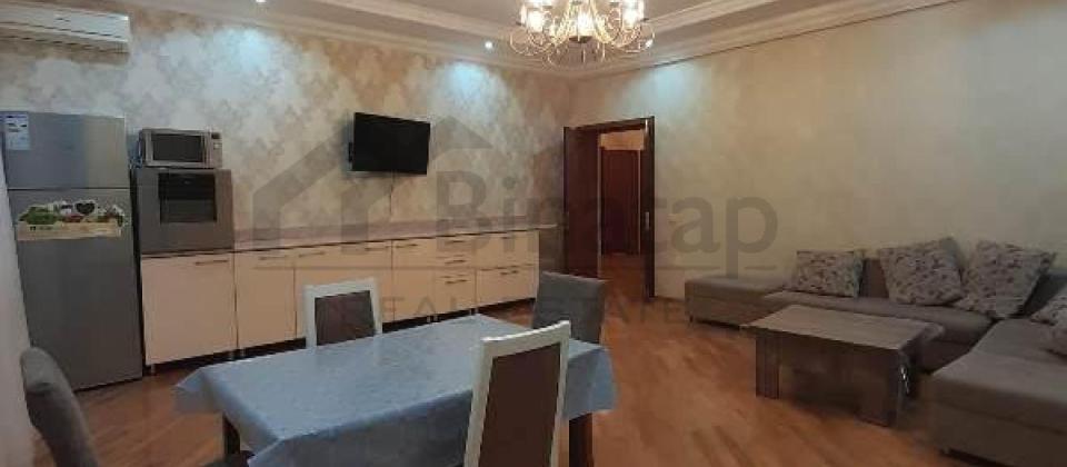 A.M.Şerifzade kuçesi, İnşaatçılar m/s yaninda 3 otaqli menzil satilir/105 kv.m.