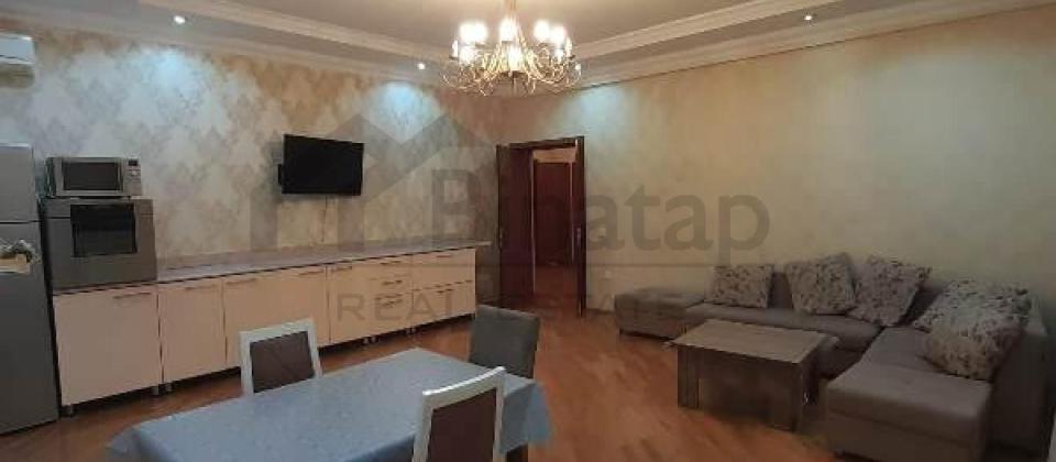 A.M.Şerifzade kuçesi, İnşaatçılar m/s yaninda 3 otaqli menzil satilir/105 kv.m. - 2