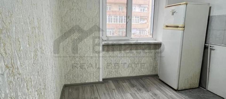 Musabeyov parkinin yani, Elmler Akademiyasi m/s yaxin 1 otaqli menzil satilir/35 kv.m. - 4