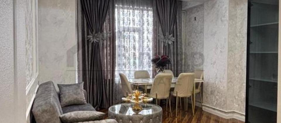 Azadliq prospekti, 28 May m/s yaninda 3 otaqli menzil satilir/80 kv.m.