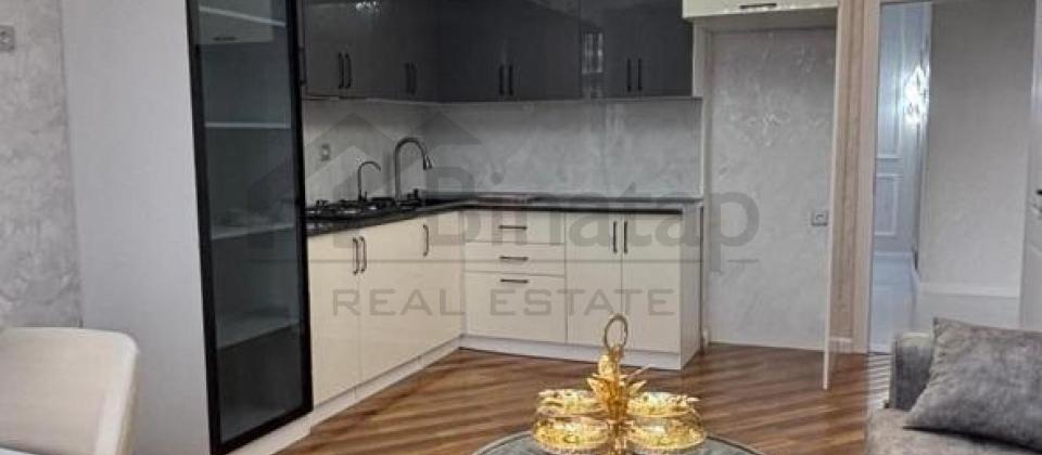 Azadliq prospekti, 28 May m/s yaninda 3 otaqli menzil satilir/80 kv.m. - 3