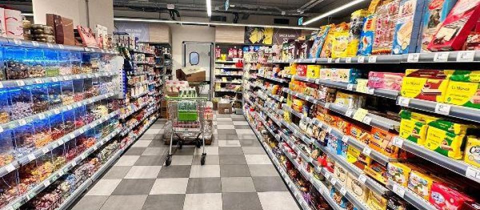 Nerimanov m/s yaxin eksklyuziv obyekt satilir/1200 kv.m.