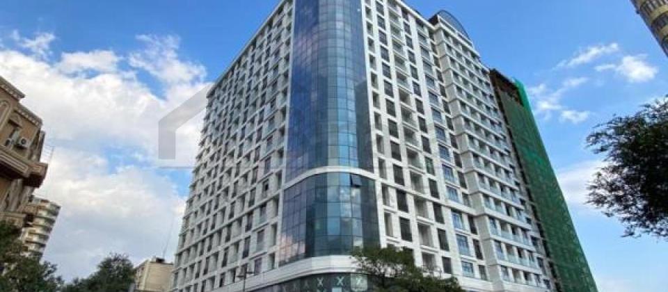 Koroglu, Koala ve Zorge parklarinin yaninda 4 otaqli menzil satilir/162 kv.m.