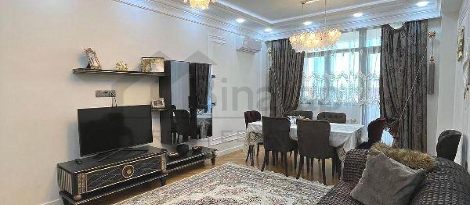 Yeni Yasamal, 2№li Tibb Kollecine yaxin 3 otaqli menzil satilir/147 kv.m. - 2