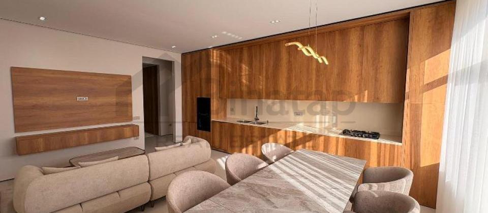 Semed Vurgun parki ve 28 May m/s yaxin 3 otaqli menzil satilir/108 kv.m.