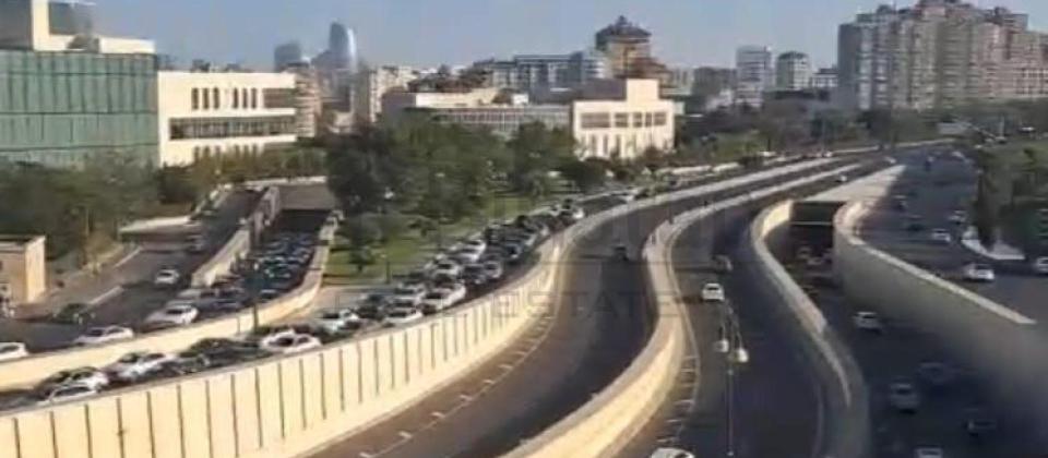 Genclik Mall ve m/s yaninda 2 otaqli menzil satilir/60 kv.m. - 10