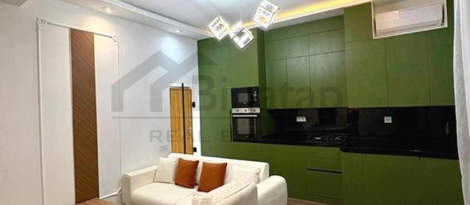 Sherq bazarinin yani, 28 May m/s yaxin 2 otaqli menzil satilir/53 kv.m.