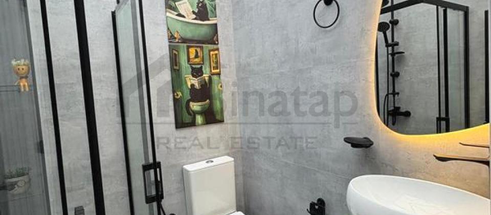 Sherq bazarinin yani, 28 May m/s yaxin 2 otaqli menzil satilir/53 kv.m. - 14