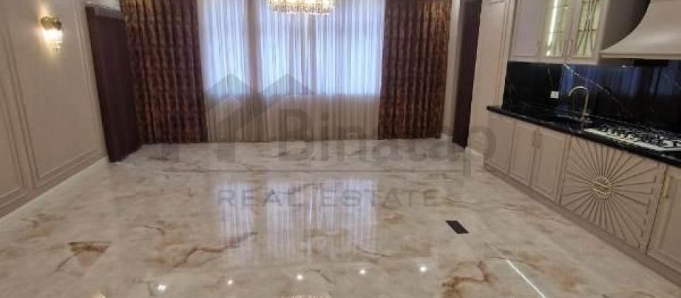 Semed Vurgun parki ve 28 May m/s yaxin 3 otaqli menzil satilir/110 kv.m. - 2